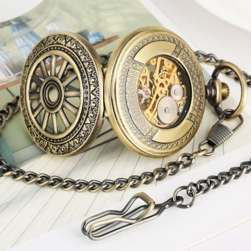 Montre de Poche Lumineuse | Éclat Unique - The Steampunk Emporium